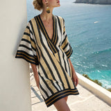 Dámské pruhované plážové šaty Kaftan – černozlatý boho styl s výstřihem do V